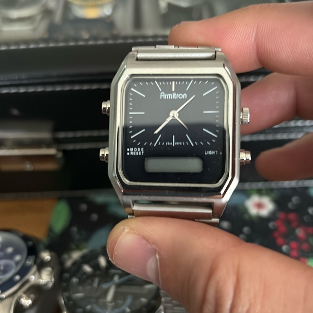 Armitron vintage style watch like new needs battery